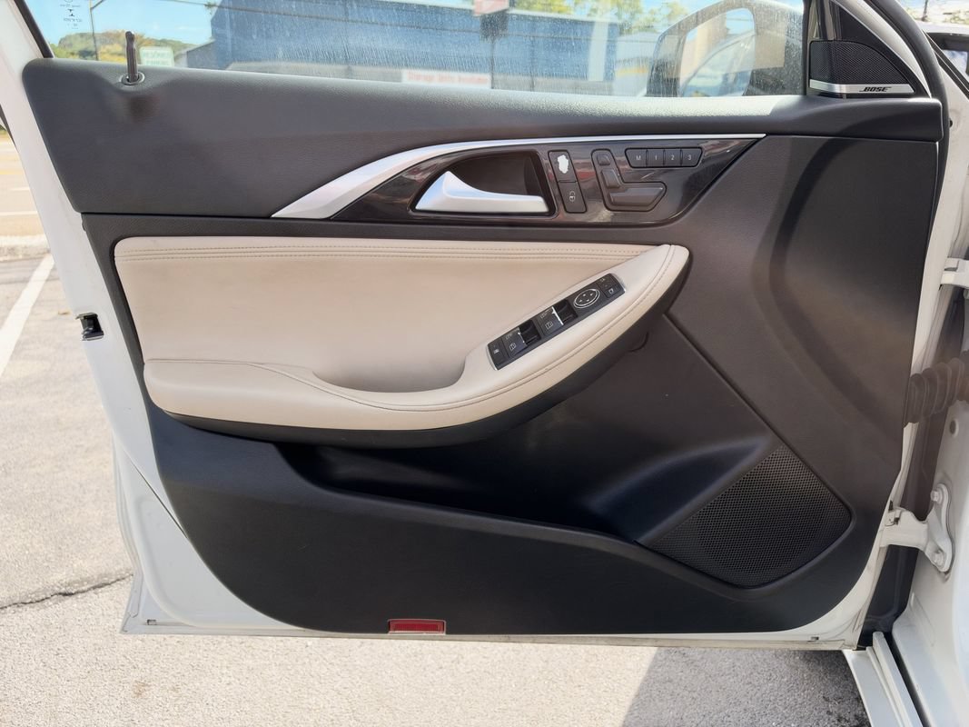 Used 2017 INFINITI QX30 Premium w/ Navigation Package FWD image 23