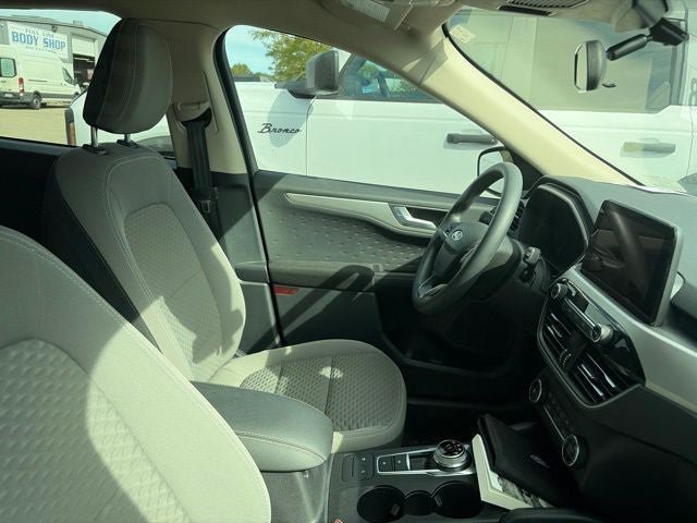 Used 2020 Ford Escape SE FWD image 3