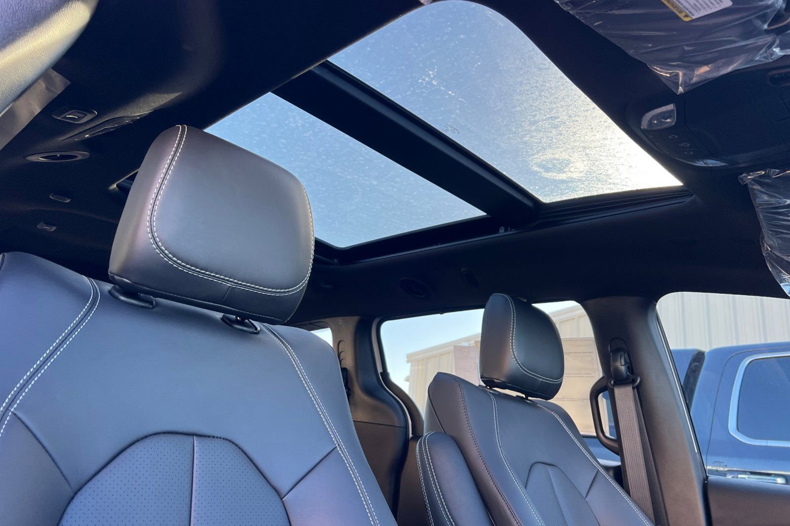 New 2026 Chrysler Pacifica Select AWD/4WD image 14