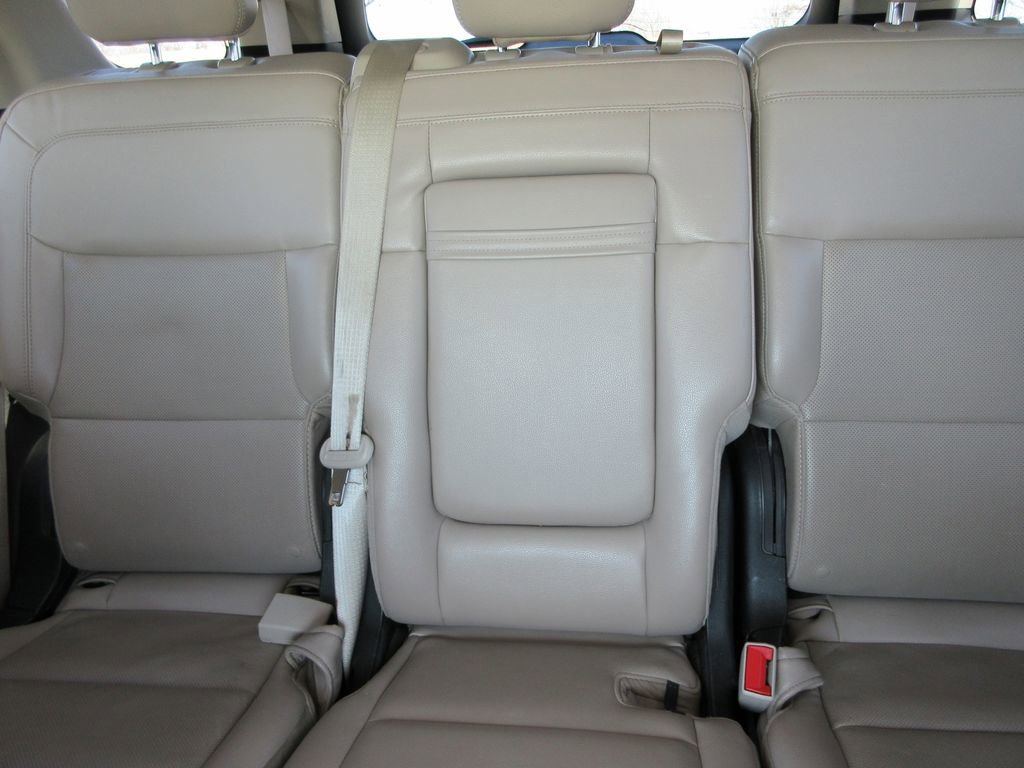 Used 2023 Ford Explorer Limited AWD/4WD image 21