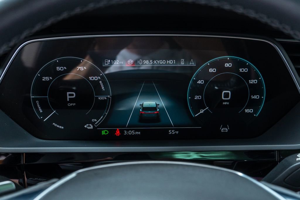 Used 2024 Audi Q8 e-tron Premium image 15