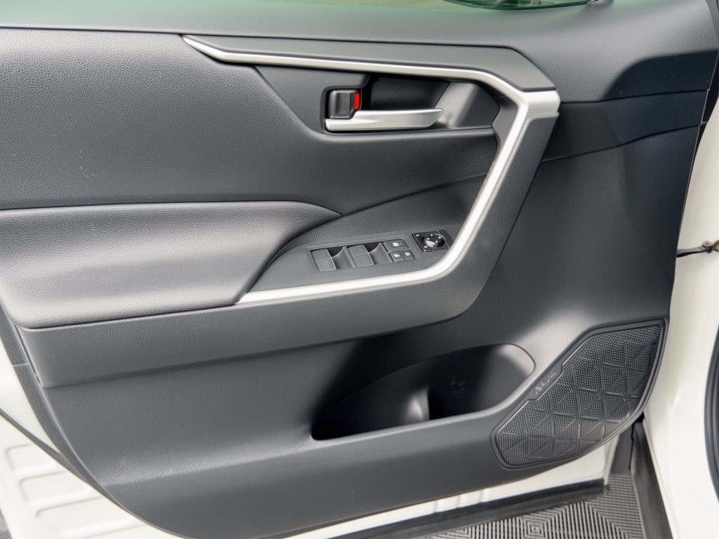 Used 2019 Toyota RAV4 XLE Premium FWD image 14