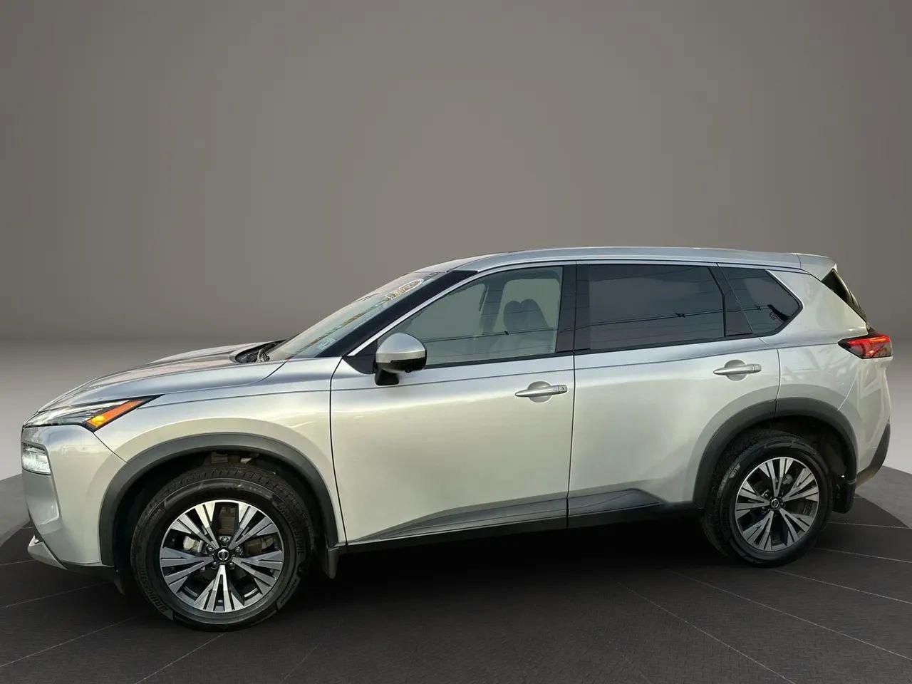 Used 2021 Nissan Rogue SV image 8