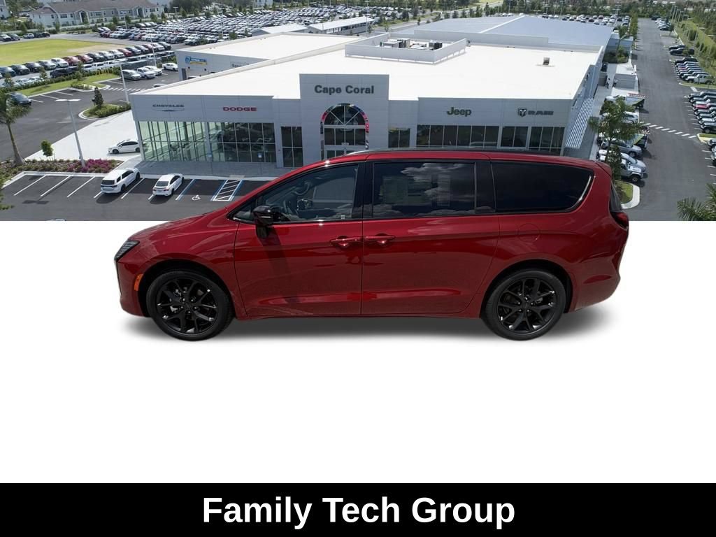 New 2027 Chrysler Pacifica Limited FWD image 6