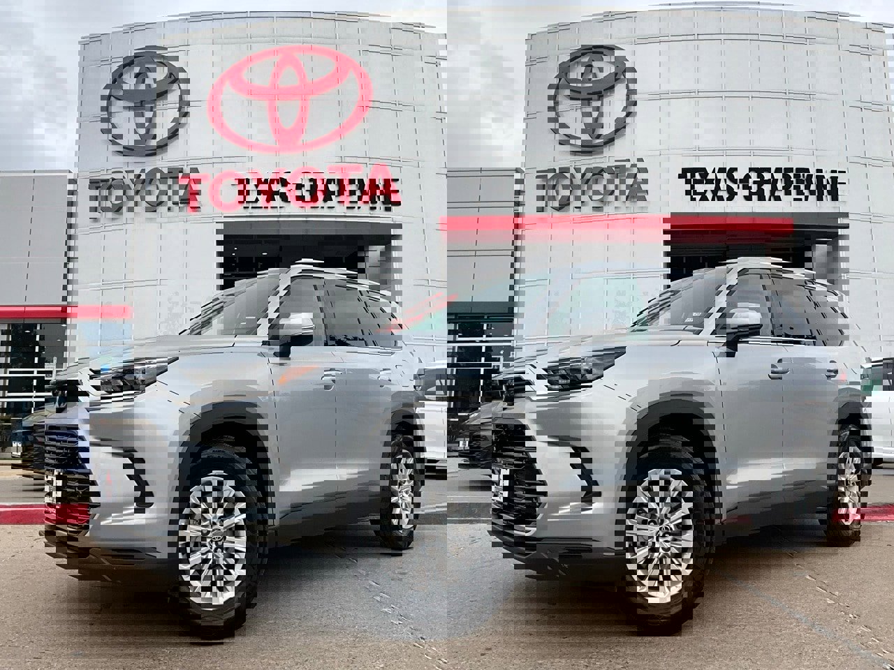 Used 2025 Toyota Grand Highlander FWD image 2