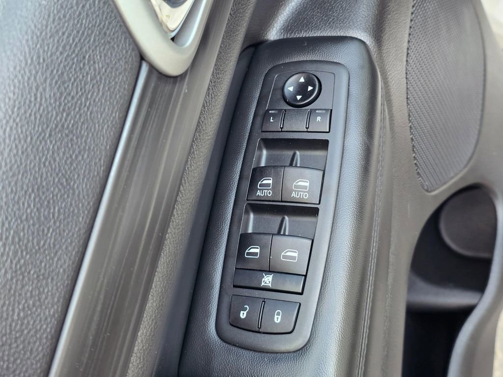 Used 2021 Jeep Grand Cherokee Laredo X AWD/4WD image 14