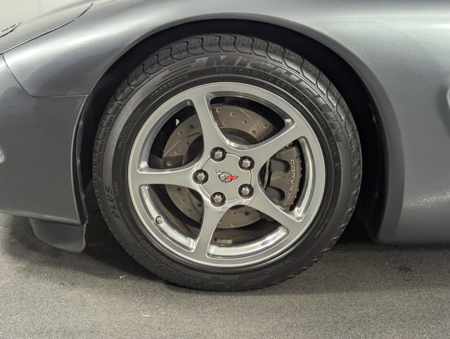 Used 2003 Chevrolet Corvette Coupe w/ Preferred Equipment Group RWD image 11