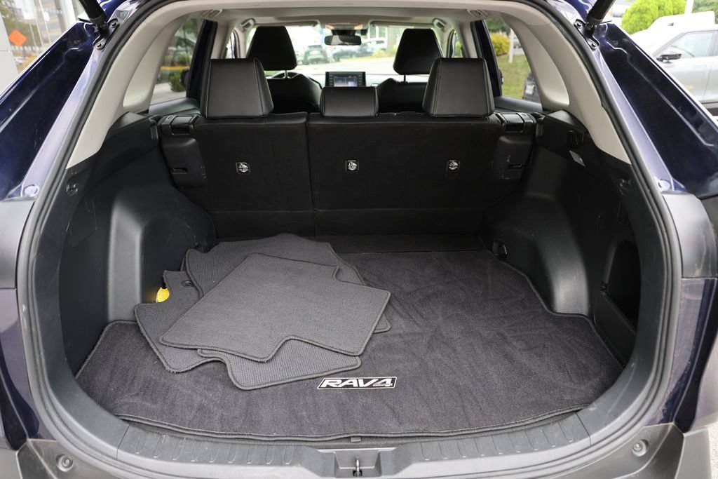 Used 2019 Toyota RAV4 XLE Premium w/ Cold Weather Package AWD/4WD image 7