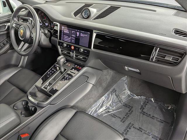Certified 2025 Porsche Macan AWD/4WD image 25