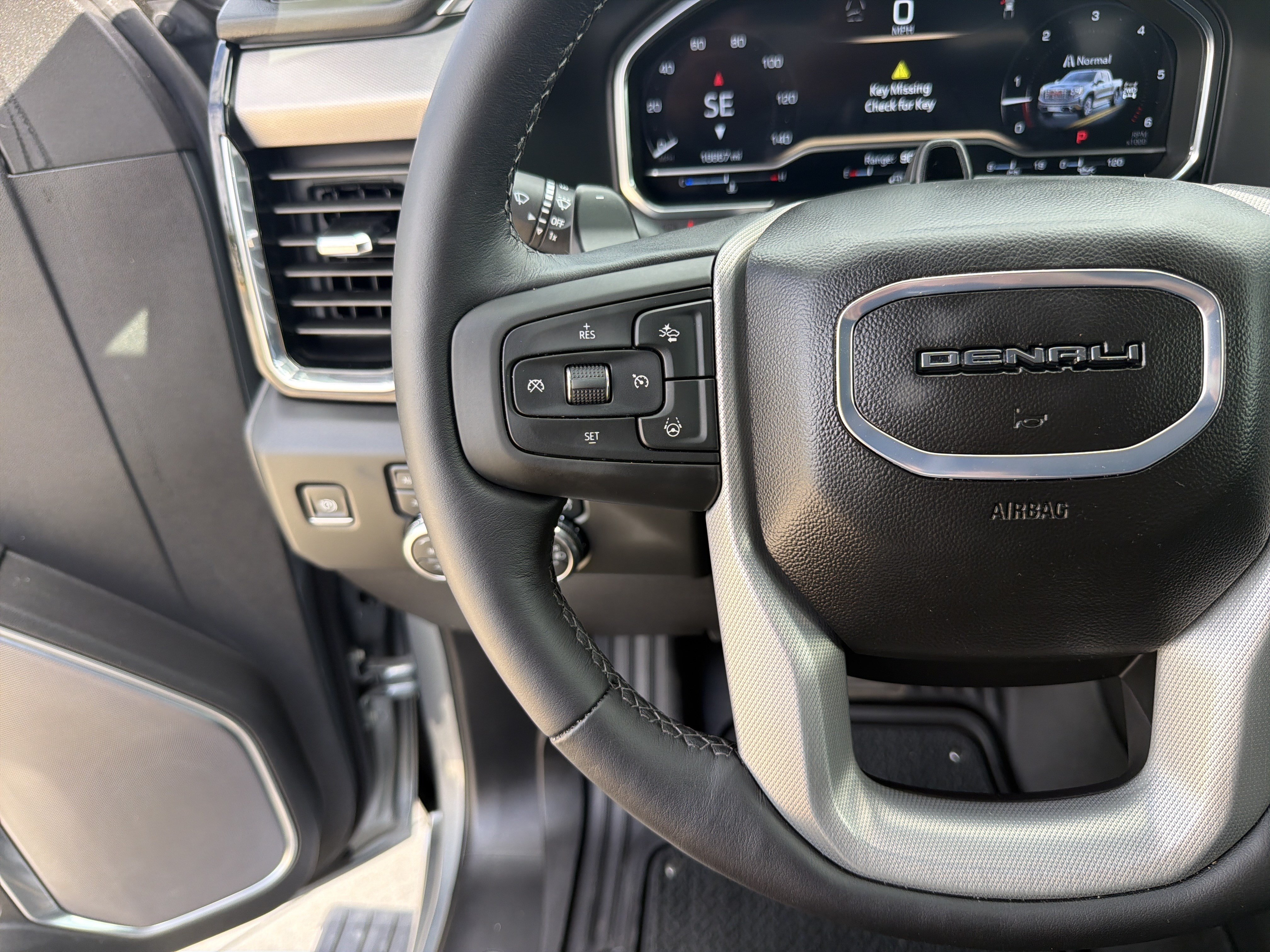 Used 2025 GMC Sierra 1500 Denali AWD/4WD image 19