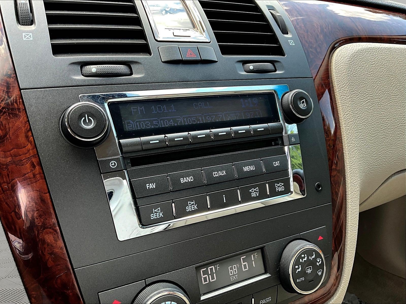 Used 2007 Cadillac DTS Luxury I w/ Trunk Convenience Package FWD image 14