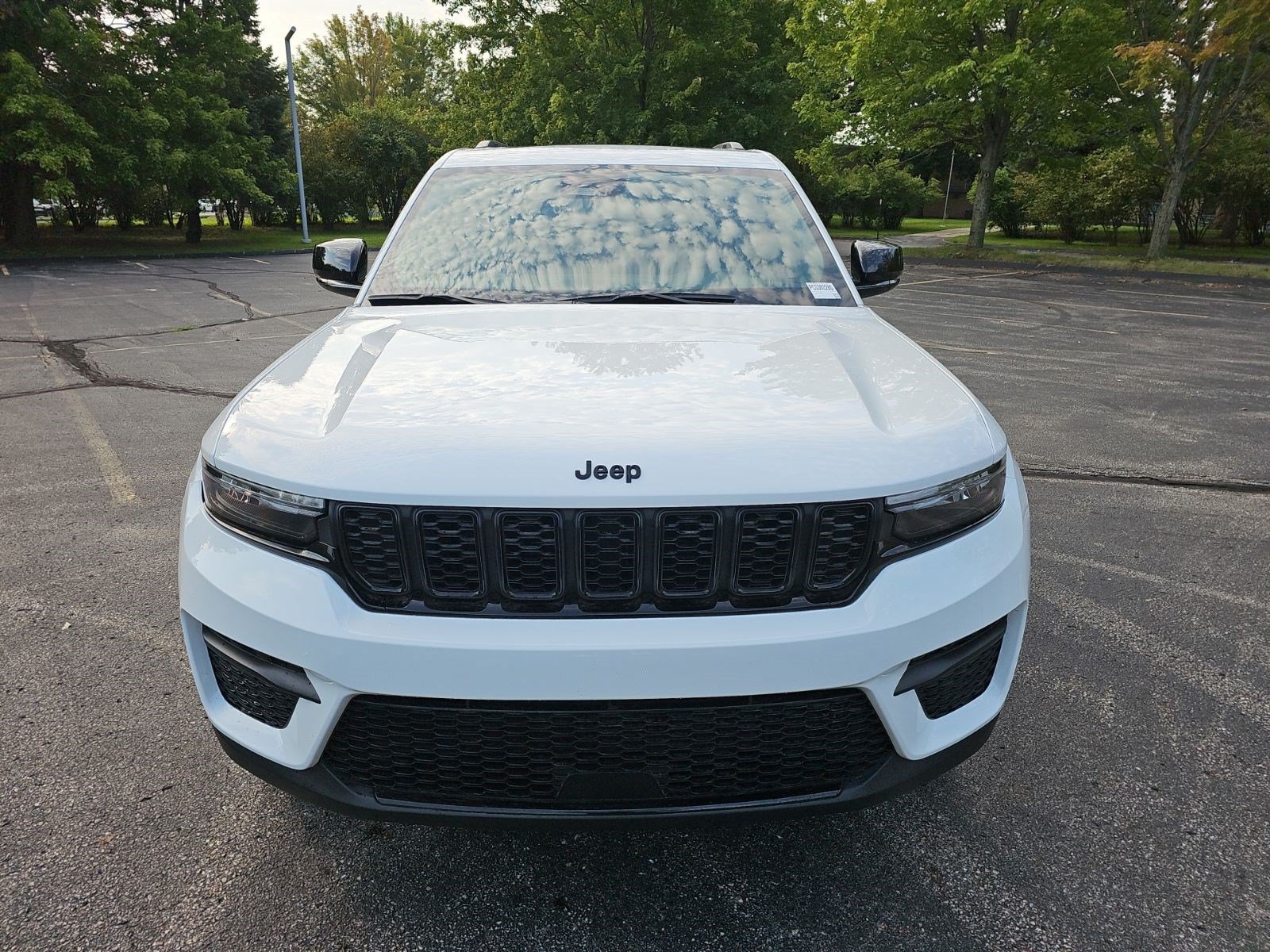 Used 2023 Jeep Grand Cherokee Altitude AWD/4WD image 9