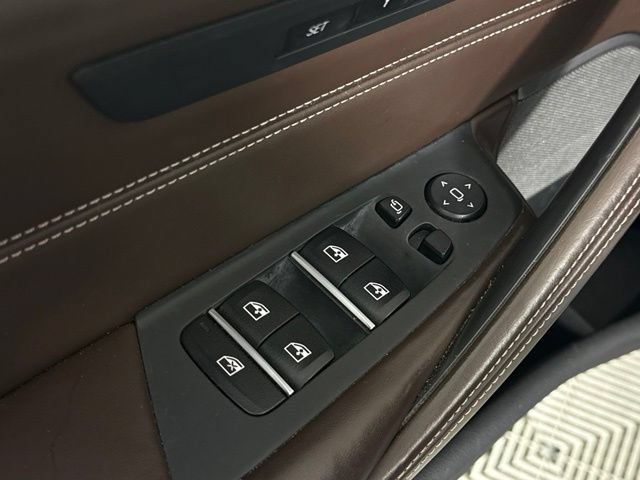 Used 2018 BMW 530e xDrive AWD/4WD image 25