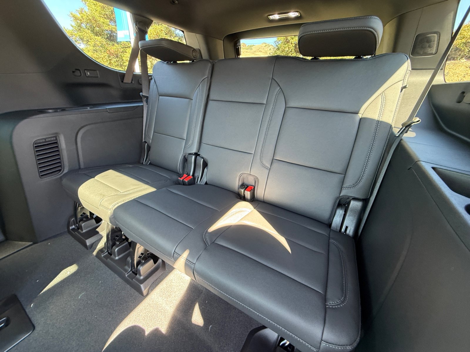 New 2026 Chevrolet Suburban Z71 w/ Z71 Off-Road Package AWD/4WD image 21