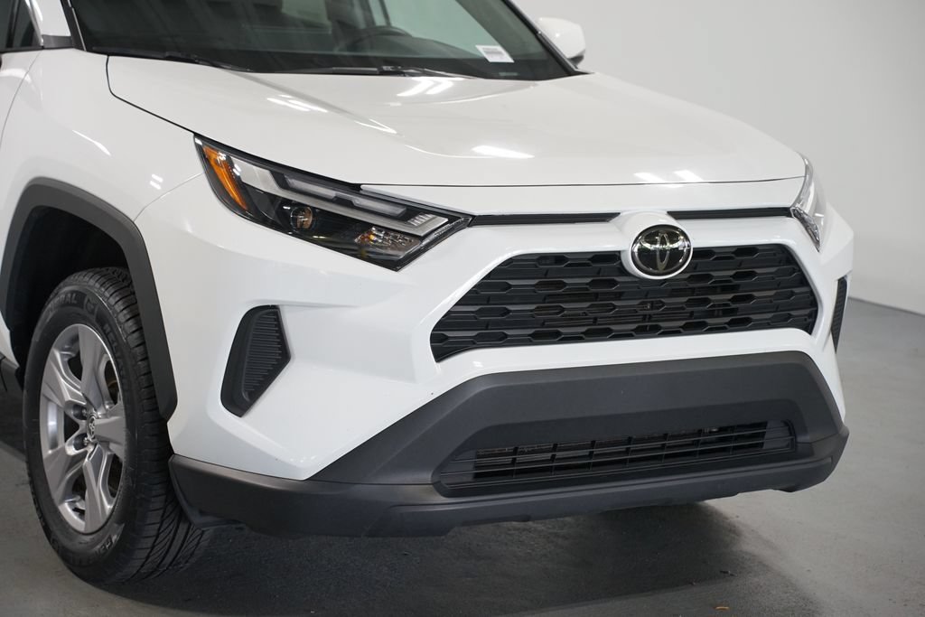Certified 2025 Toyota RAV4 XLE FWD image 4