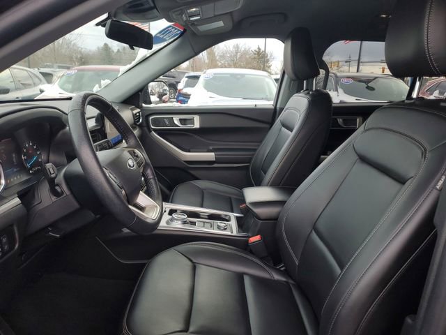 Certified 2022 Ford Explorer XLT w/ Equipment Group 202A image 10