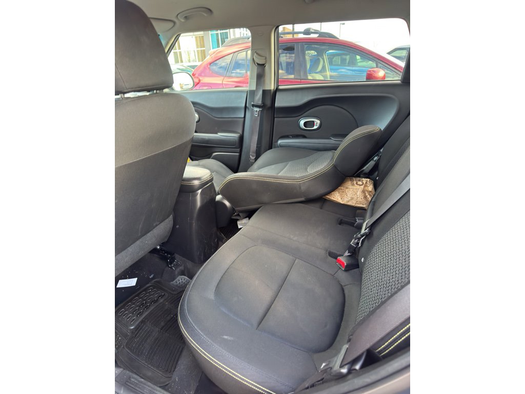 Used 2015 Kia Soul + image 6