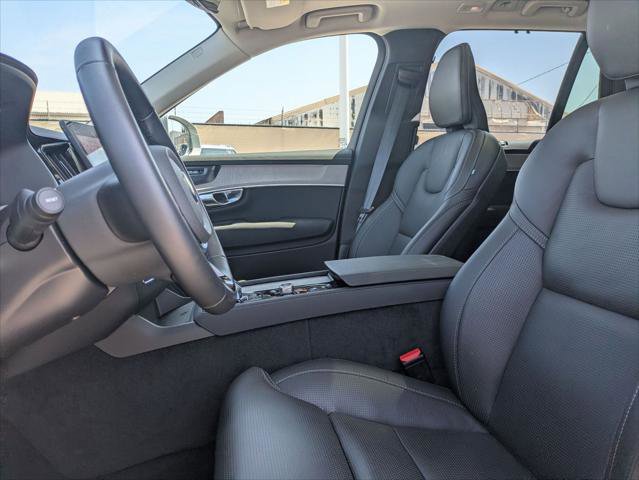 Used 2025 Volvo XC90 T8 Ultra w/ Protection Package Premier image 22