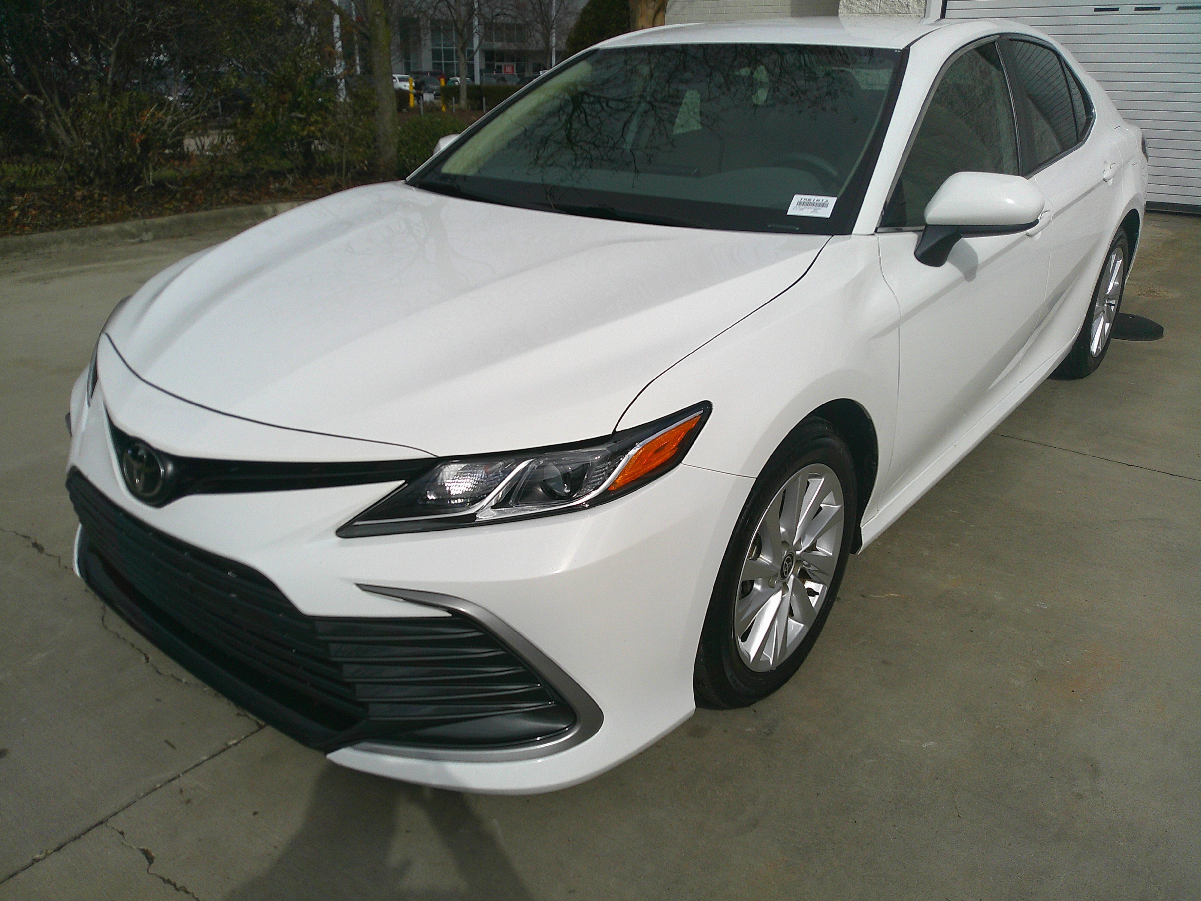Used 2023 Toyota Camry LE image 6