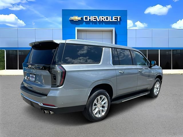 Used 2026 Chevrolet Suburban Premier AWD/4WD image 3
