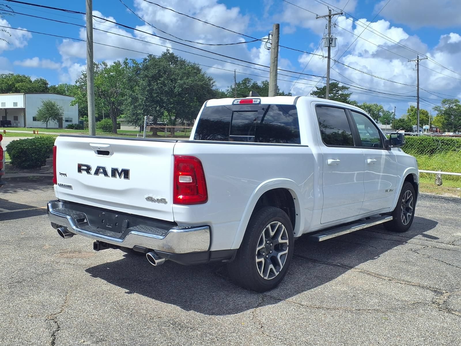 Used 2025 RAM 1500 Laramie AWD/4WD image 2