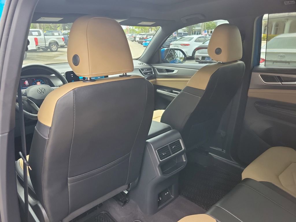 Used 2024 Volkswagen Atlas Cross Sport SE w/ Panoramic Sunroof Package FWD image 13