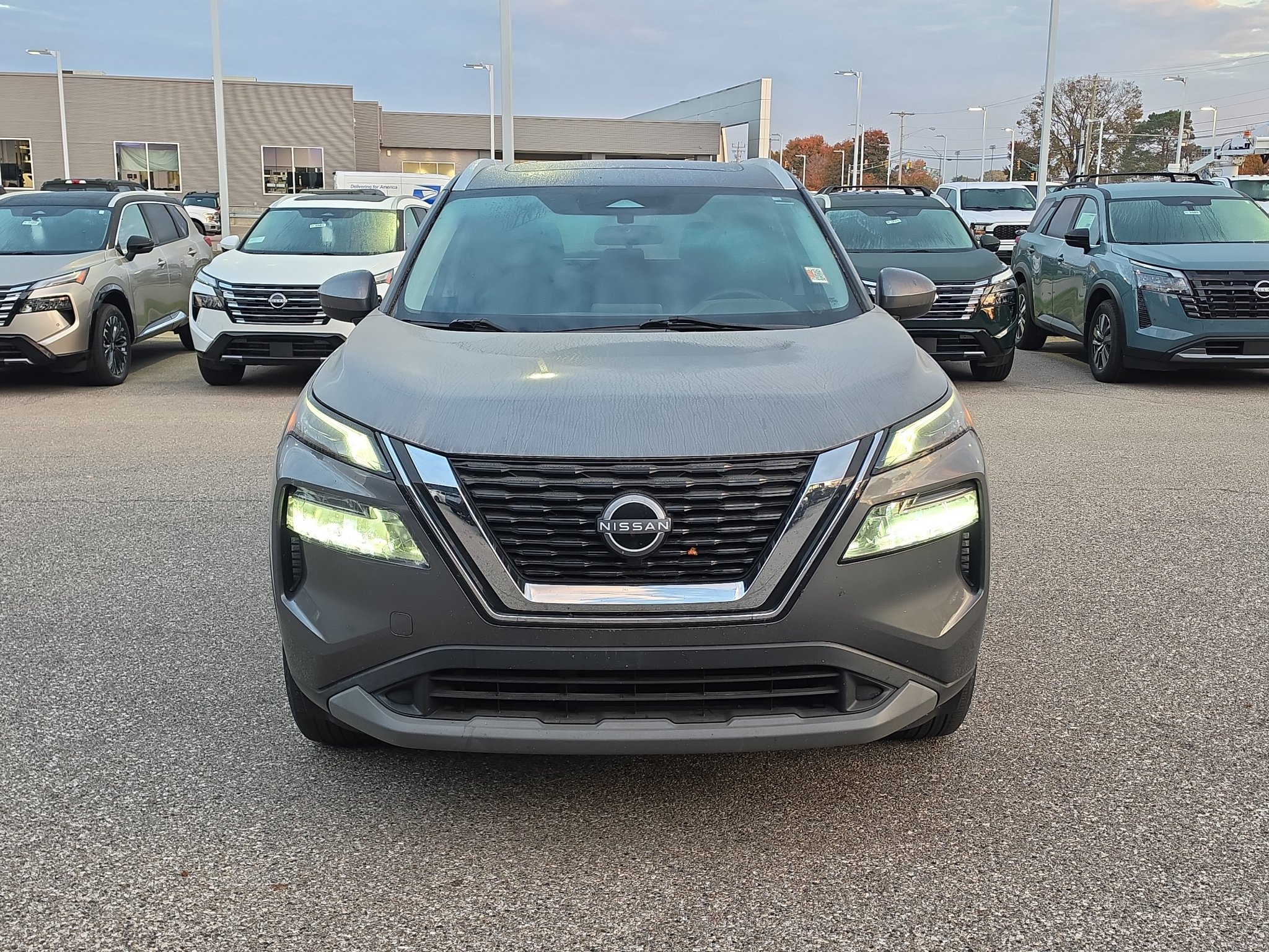 Used 2023 Nissan Rogue SV w/ SV Premium B Package AWD/4WD image 2