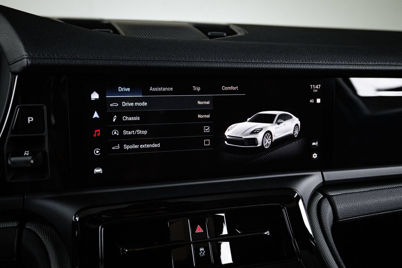 Certified 2025 Porsche Panamera image 18