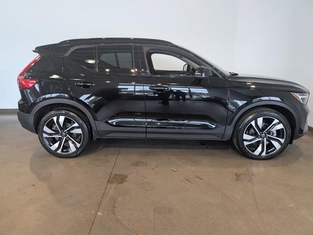 Used 2023 Volvo XC40 B5 Plus w/ Driver Assist Package image 6