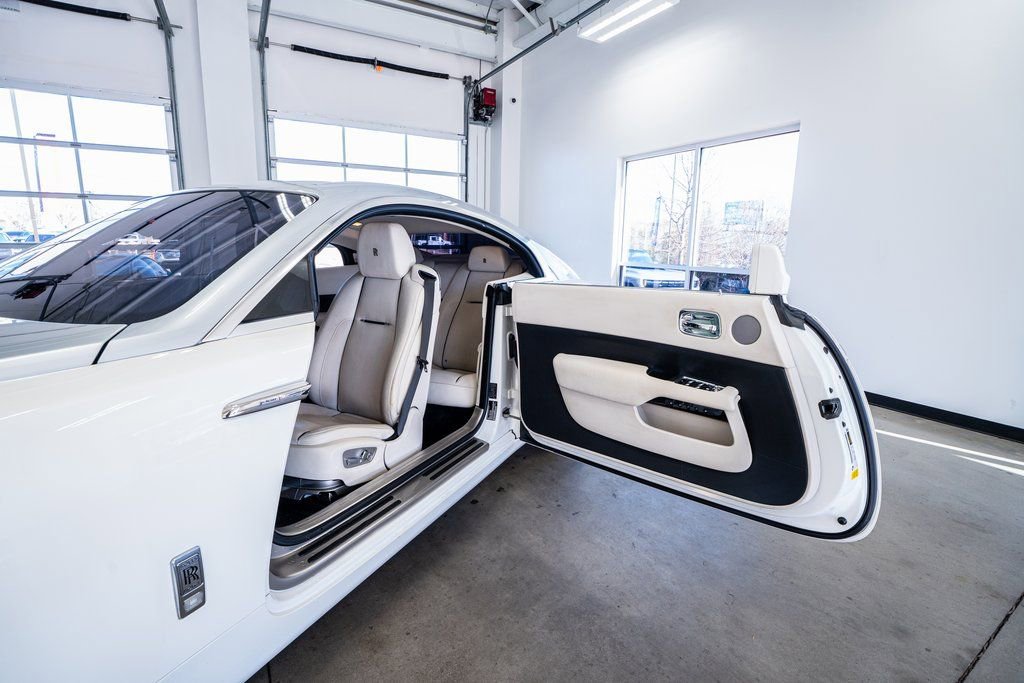 Used 2018 Rolls-Royce Wraith image 25