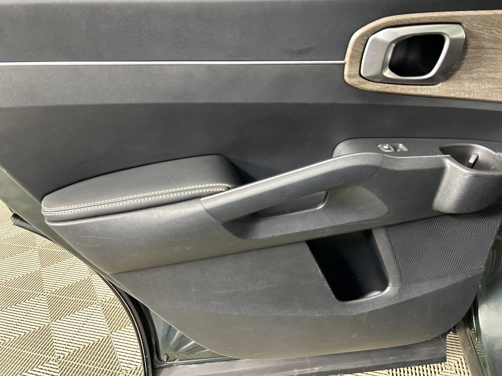 Used 2021 Kia Sorento EX w/ EX AWD X-Line Package image 15