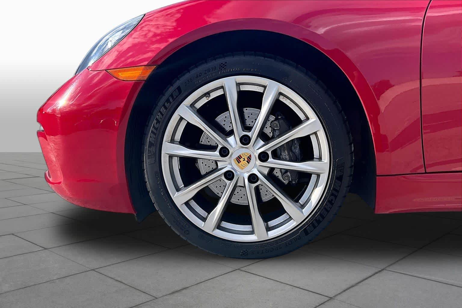 Used 2019 Porsche 718 Cayman RWD image 10
