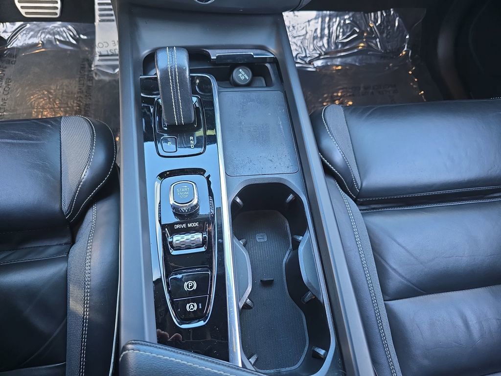 Used 2021 Volvo XC60 T8 R-Design w/ Protection Package Premier image 28