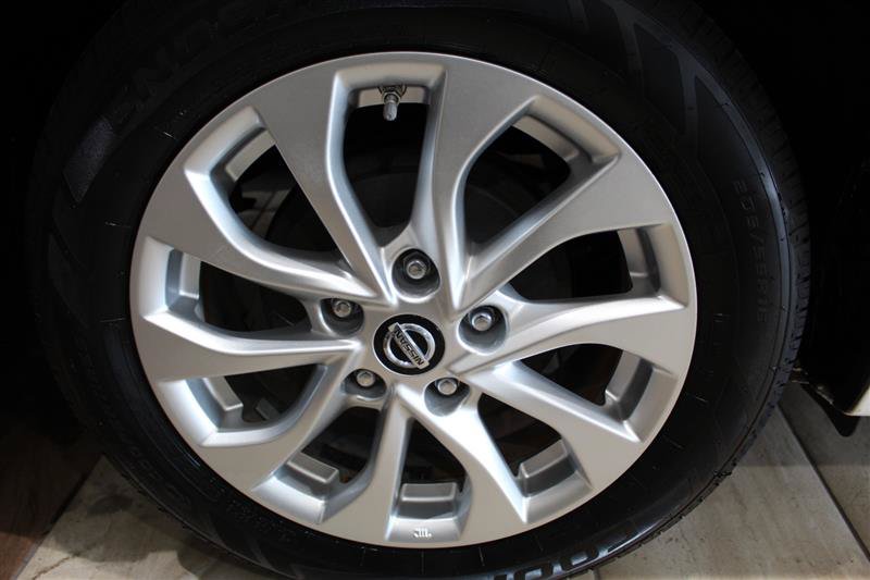 Used 2016 Nissan Sentra SV w/ Driver's Assist Package FWD image 13