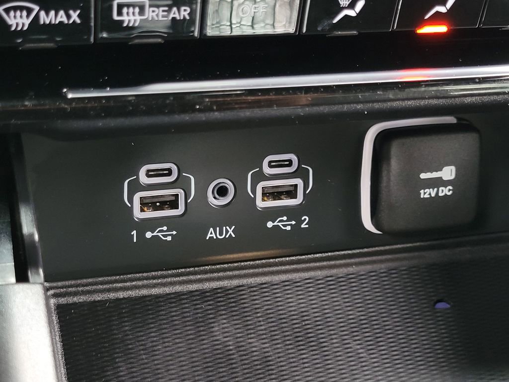 Used 2024 Jeep Grand Cherokee L Altitude RWD image 14
