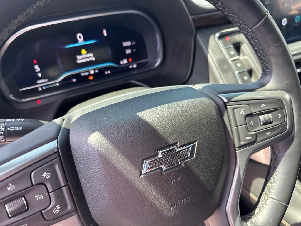 Used 2023 Chevrolet Tahoe Z71 w/ Luxury Package AWD/4WD image 19