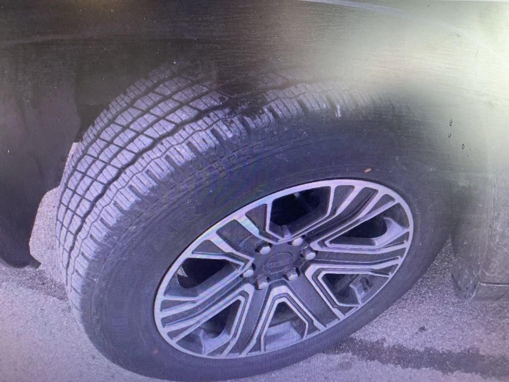 Used 2024 Jeep Wagoneer L Series II w/ Flexible Seating Group image 3