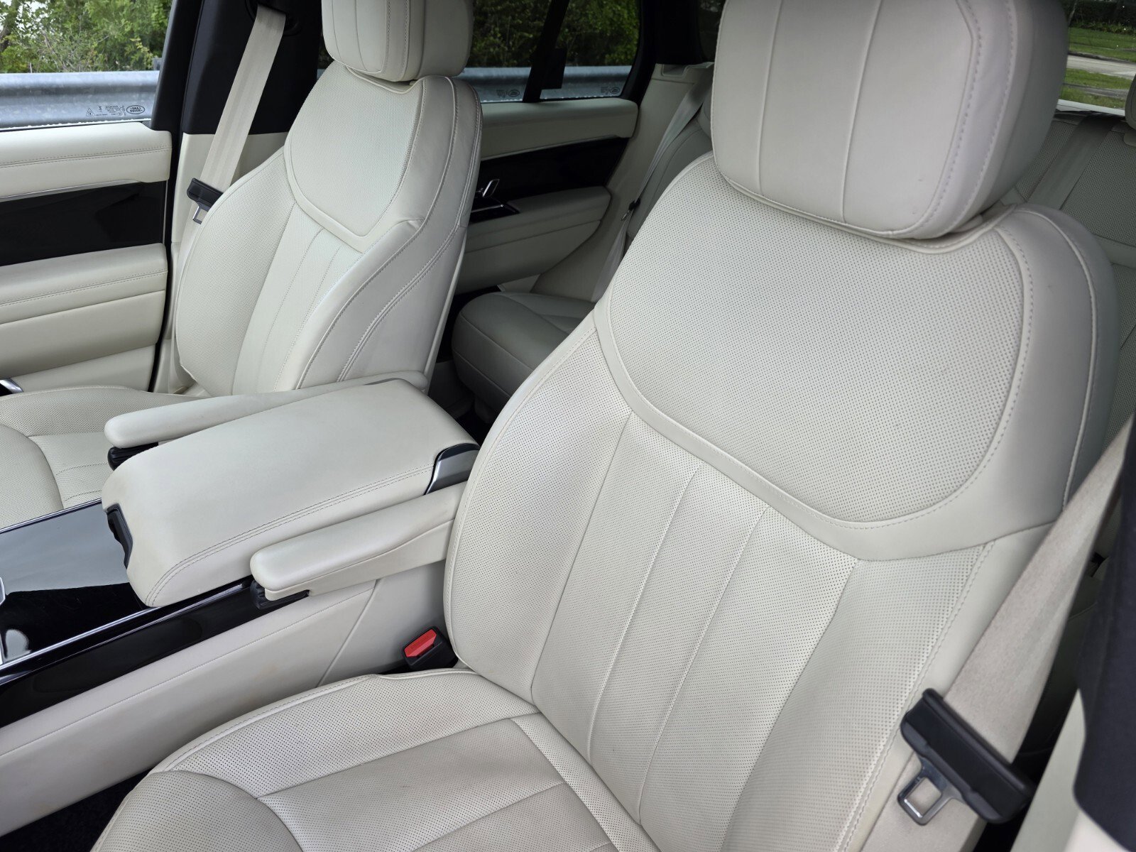 Certified 2024 Land Rover Range Rover SE AWD/4WD image 12