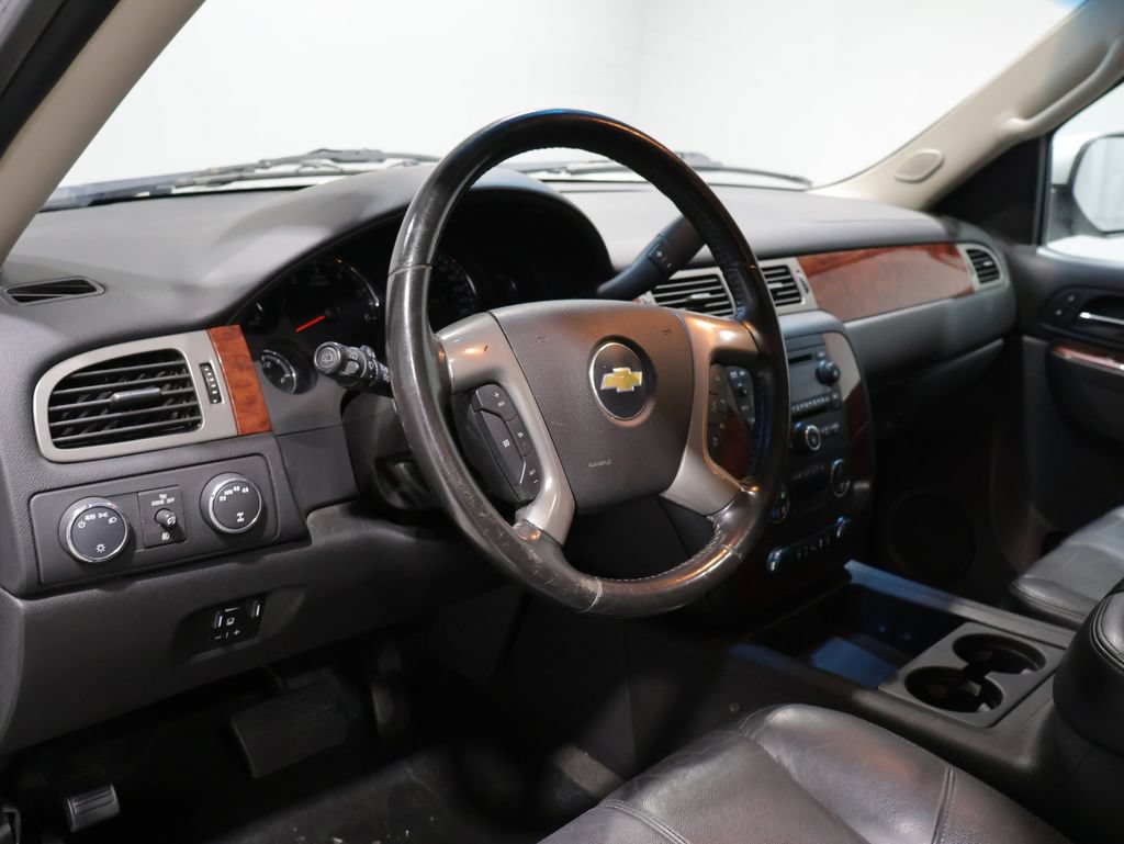 Used 2013 Chevrolet Suburban LT w/ Luxury Package AWD/4WD image 21