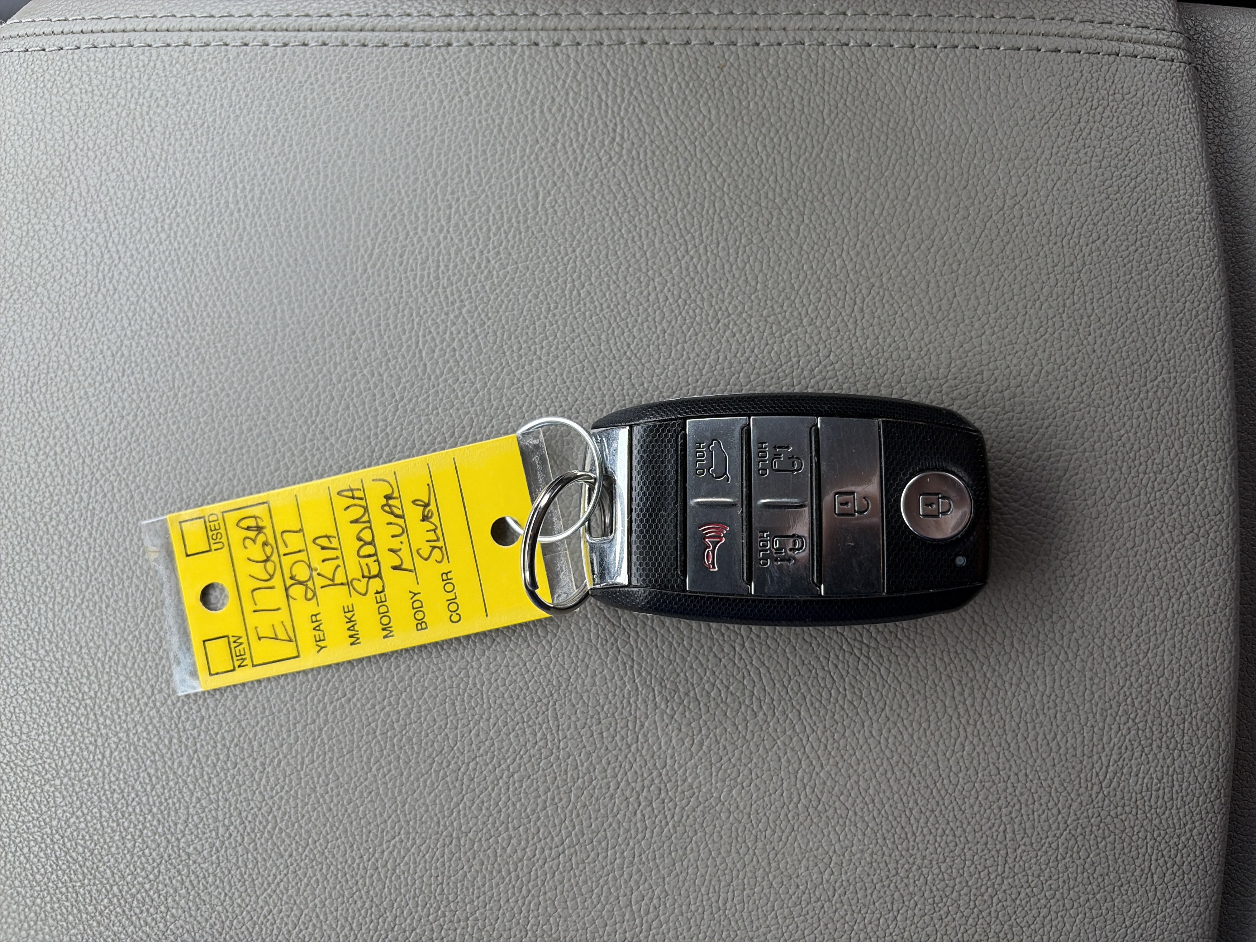 Used 2017 Kia Sedona LX w/ LX Essentials Premium Package FWD image 33