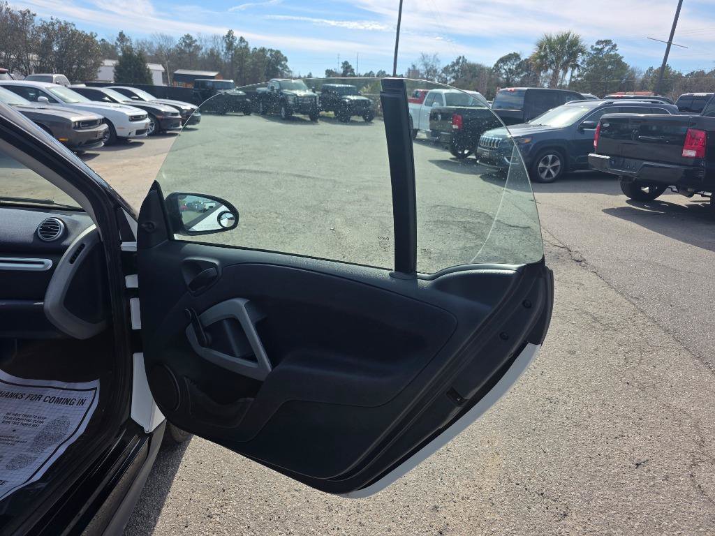 Used 2015 smart fortwo pure RWD image 8