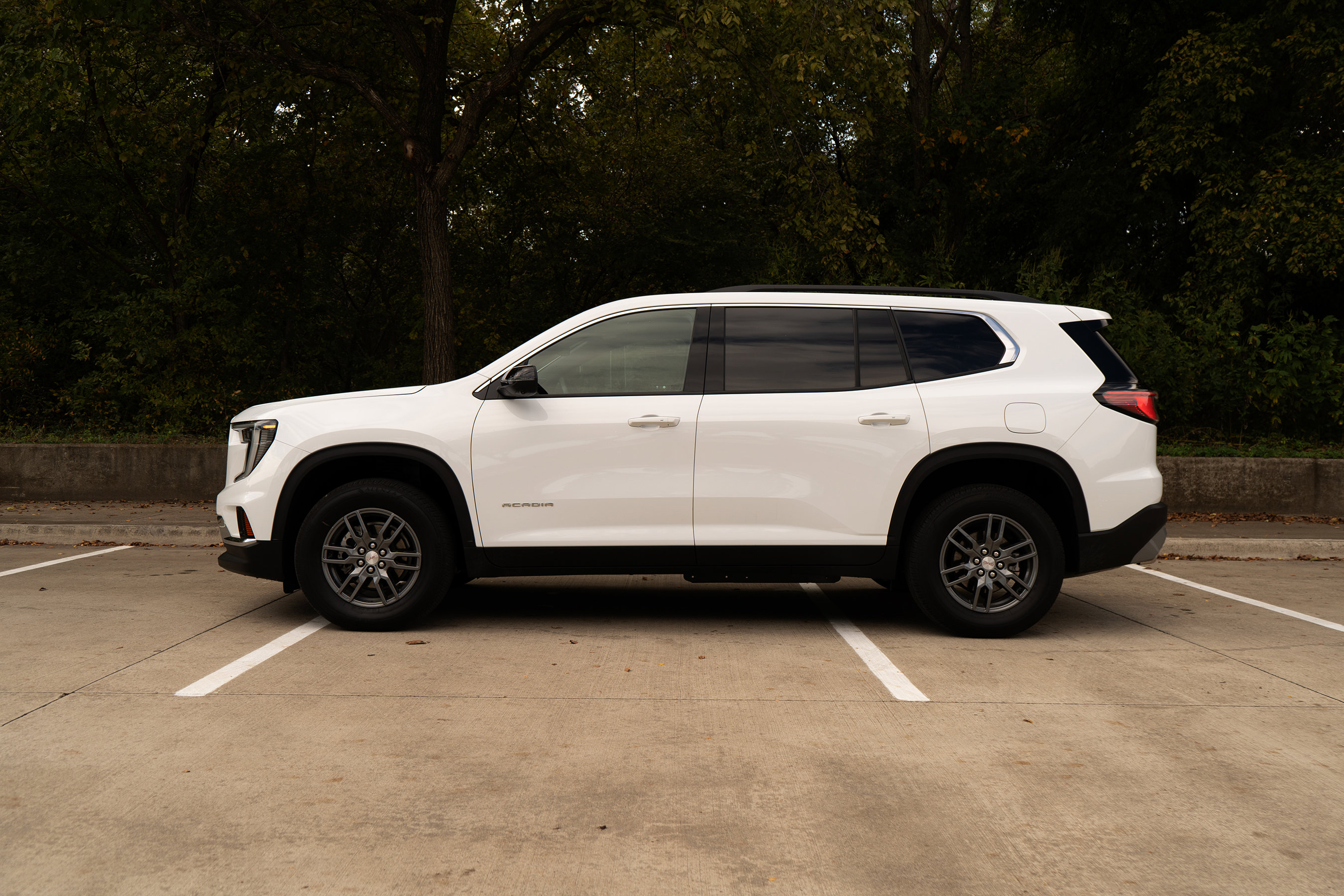 Used 2025 GMC Acadia Elevation image 6