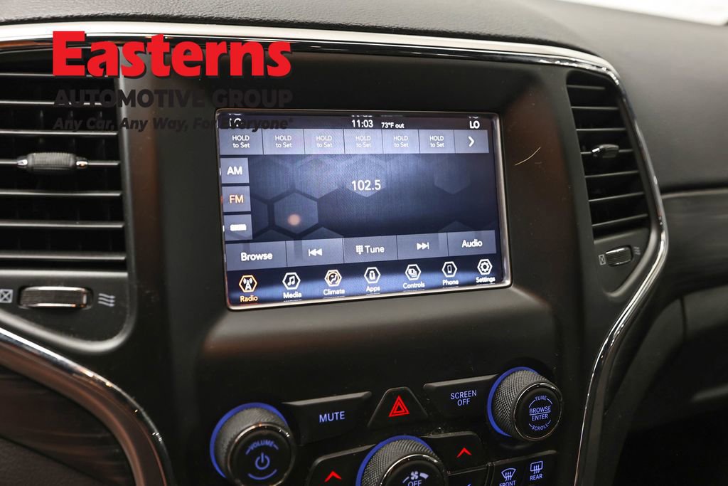 Used 2021 Jeep Grand Cherokee Laredo AWD/4WD image 18