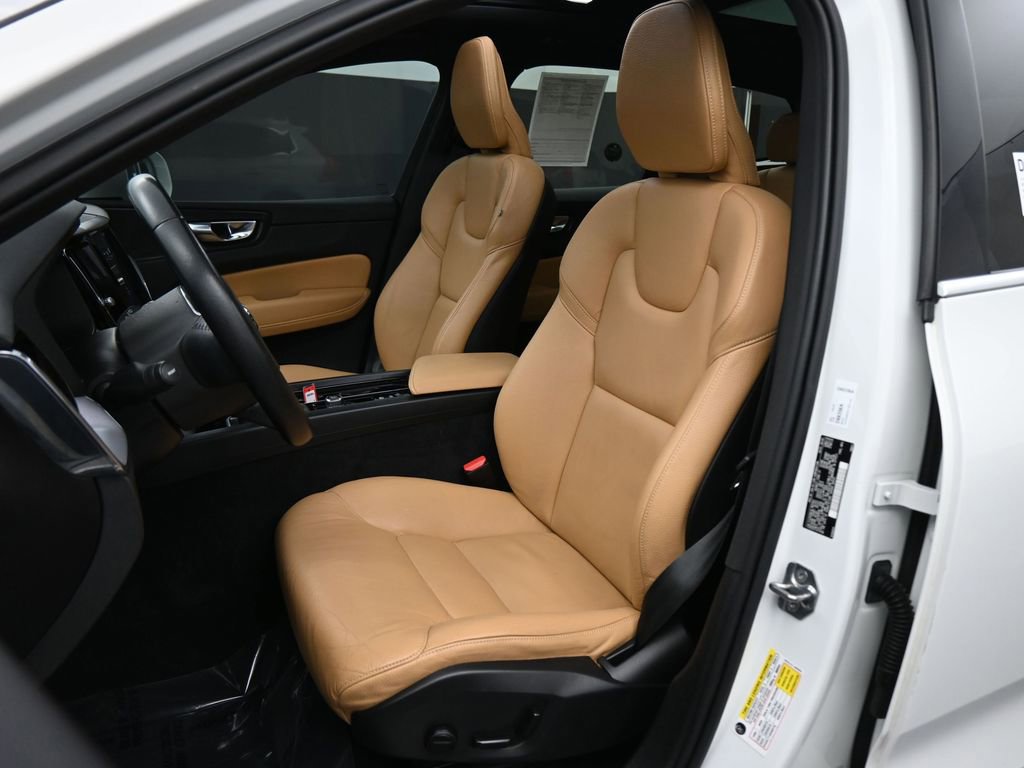 Used 2020 Volvo XC60 T5 Momentum image 14