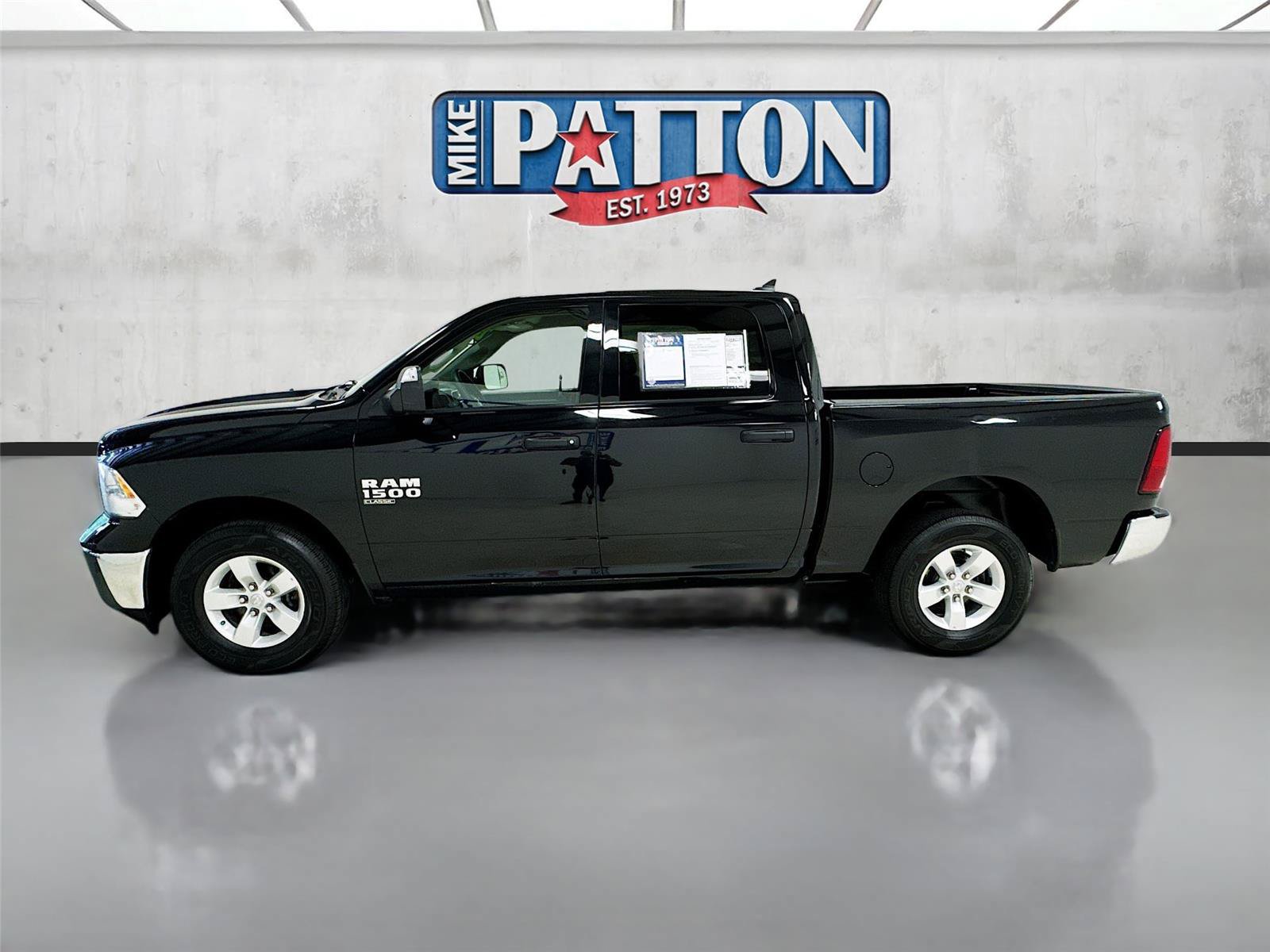 Used 2023 RAM 1500 Classic SLT w/ Trailer & Traction Group AWD/4WD image 4