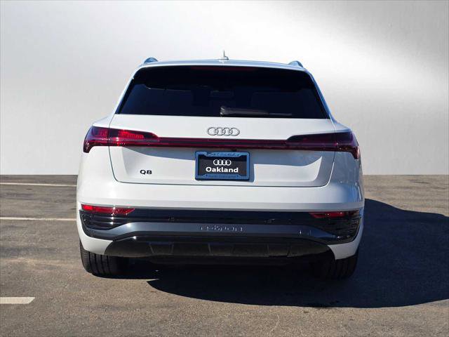 Used 2024 Audi Q8 e-tron Premium Plus image 4