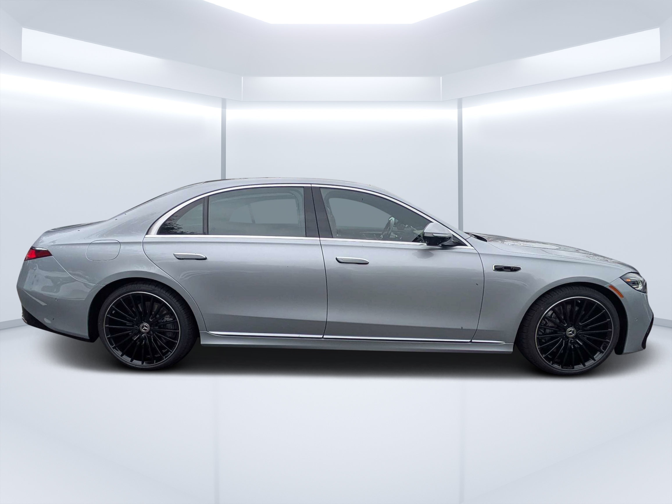 New 2027 Mercedes-Benz S 580 4MATIC Sedan image 2