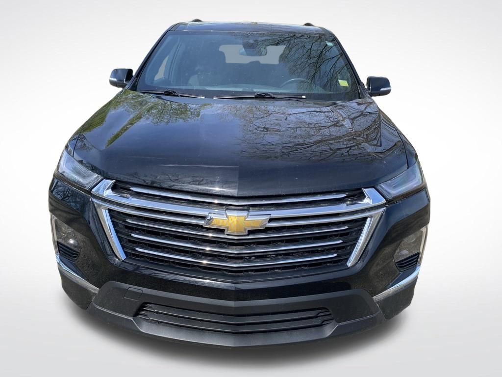 Used 2023 Chevrolet Traverse LT FWD image 2