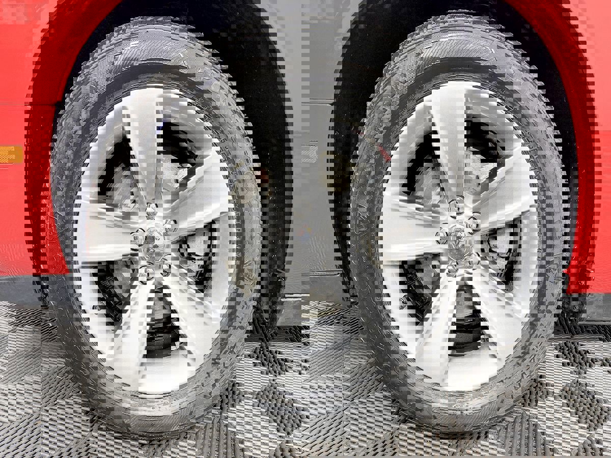 Used 2015 Dodge Challenger SXT w/ Driver Convenience Group RWD image 22