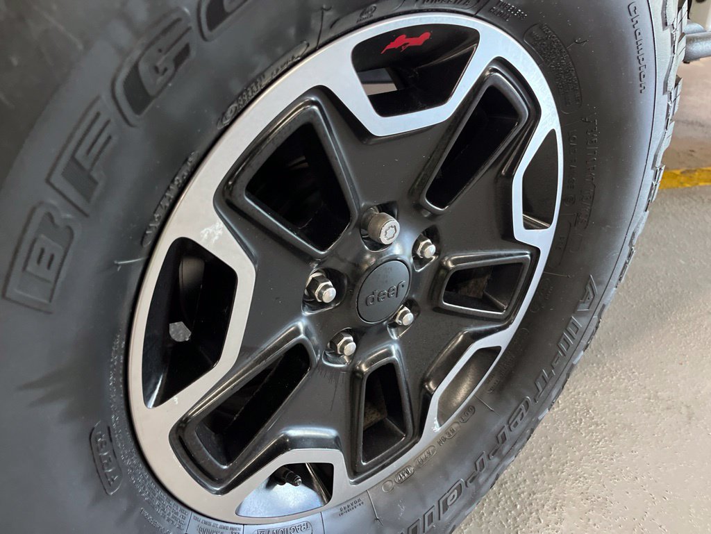Used 2017 Jeep Wrangler Rubicon AWD/4WD image 12